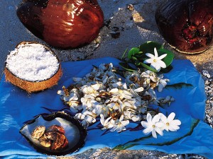 Confection de monoï © Tahiti Tourisme - E.Pasquier